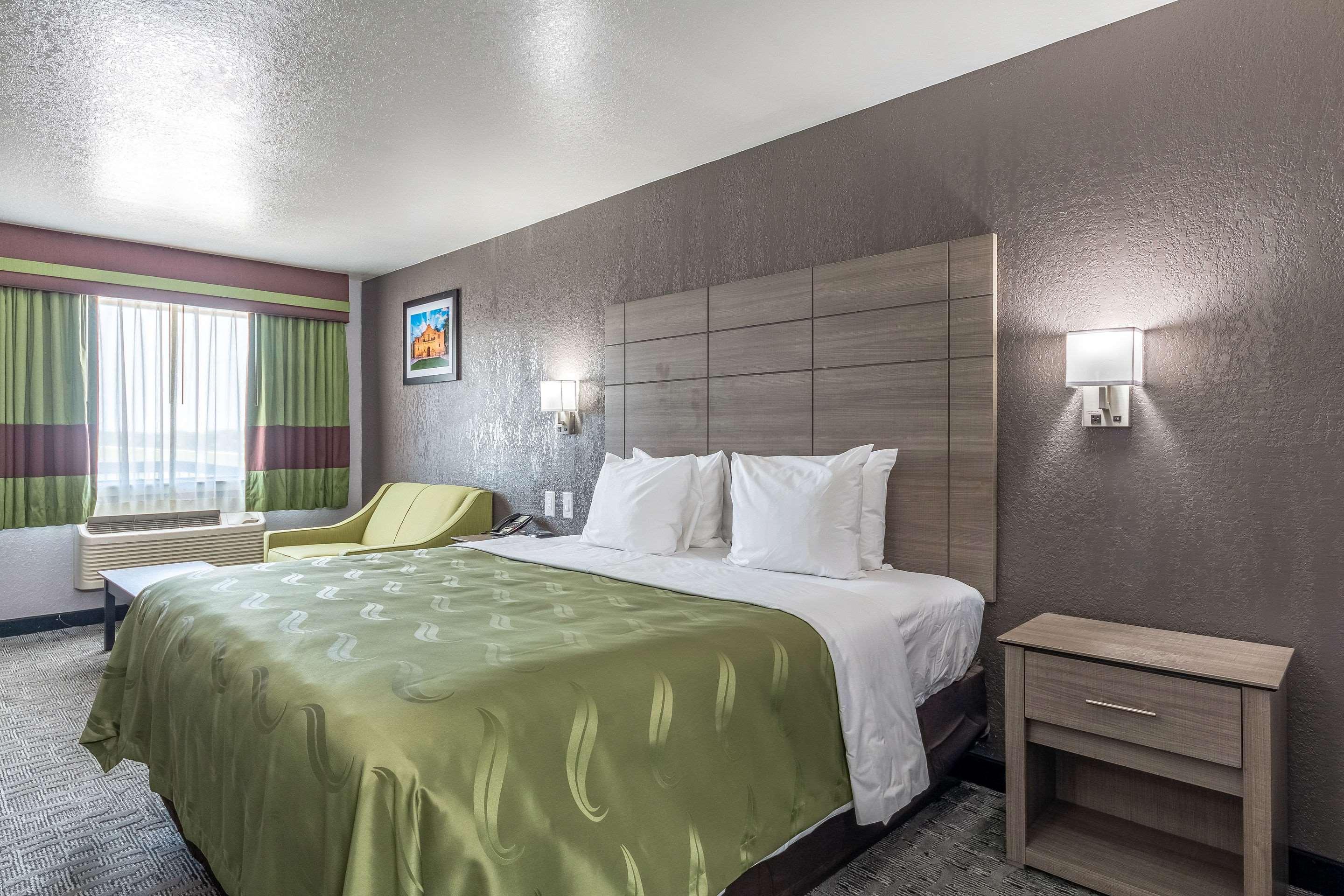 Quality Inn I-10 East Near Frost Bank Center San Antonio Exterior foto